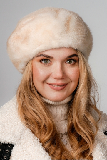 Меховая шапка женская из норки